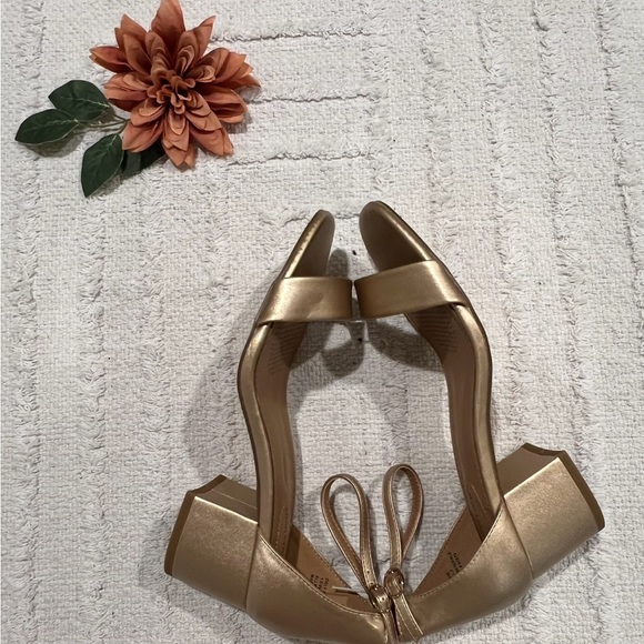 COMFORTVIEW The Orly Sandal Gold Strappy Sandals Low Heel- Size 10W - Picture 8 of 11